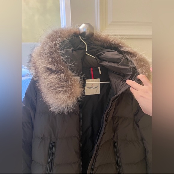 Moncler jacket with fur - Picture 4 of 4